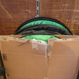5 Large Green Screens