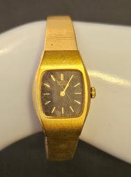 Vintage Seiko Woman 14mm 2c20-5559 Gold Tone