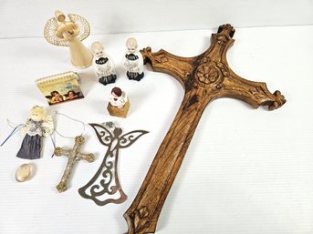 Wooden Cross Wall Hanging, Two Vintage Choir Boys, Miscellaneous Angels