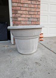Plastic Pot 18-in Tall 22-in D