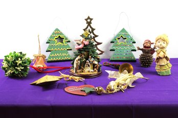 Lighted Nativity And Christmas Decor