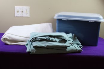 Sheets And Blanket In A Tote