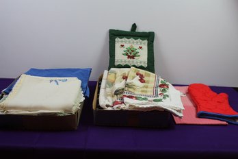 Pot Holders, Kitchen Towels, Cloth Napkins