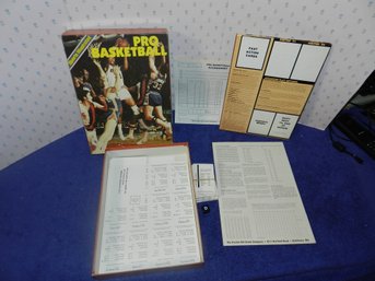 VINTAGE 1981 SPORTS ILLUSTRATED PRO BASKETBALL RPG IN BOX