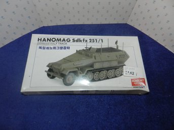 ACADEMY MINICRAFT HANOMAG GERMAN HALF TRACK MODEL KIT SEALED