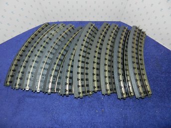 LOT OF 11 RAILKING MTH CURVED TRACK PIECES