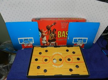 VINTAGE 1966 BAS-KET REAL BASKETBALL TABLE TOP GAME
