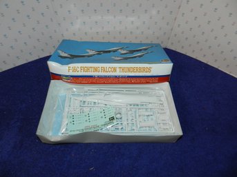 HASEGAWA DT132 F-16C THUNDERBIRDS PLASTIC MODEL KIT