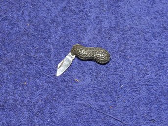 MINI PEANUT SHAPED POCKET KNIFE ALL METAL