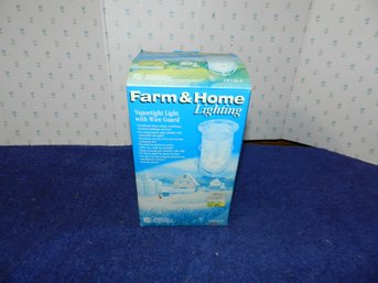 COMMERCIAL VAPORTIGHT LIGHT WITH WIRE GUARD NIB