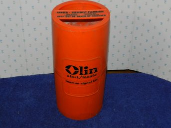 VINTAGE OLIN MARINE SIGNAL FLARE KIT IN CASE