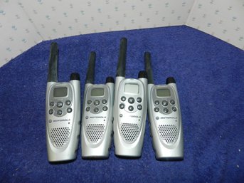 SET OF 4 MOTOROLA TALKABOUT T7100 2 WAY RADIOS