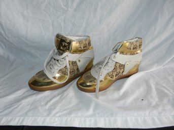MICHAEL KORS GOLD AND WHITE HIGH TOP SNEAKERS SIZE 9 1/2