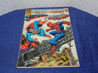 OVERSIZE 1976 COMIC SUPERMAN VS SPIDERMAN
