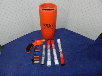 VINTAGE OLIN MARINE SIGNAL FLARE KIT IN CASE