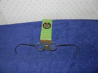 ANTIQUE SAFETY GOGGLES COMPLETE IN BOX