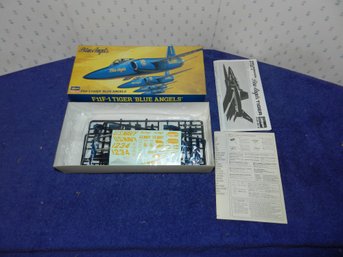 HASEGAWA F11F-1 TIGER BLUE ANGELS MODEL KIT 02884