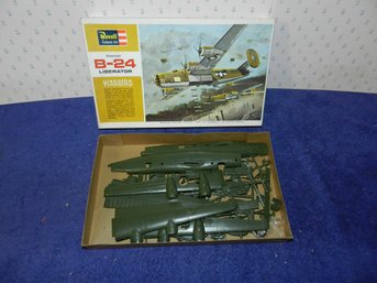 REVELL B-24 LIBERATOR WARBIRD MODEL KIT H-203