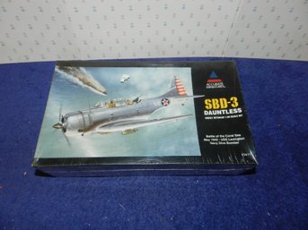 ACCURATE MINIATURES SBD-3 DAUNTLESS MODEL KIT FACTORY SEALED 3411