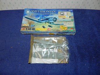 AIRFIX SMITHSONIAN F4U-1D CORSAIR MODEL KIT 3052