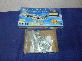 AIRFIX SMITHSONIAN P-51B MUSTANG MODEL KIT 3050