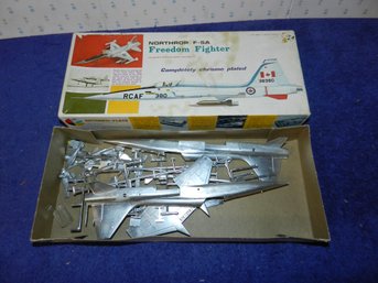 HAWK NORTHROP F-5A FREEDOM FIGHTER CANADA MODEL KIT 213