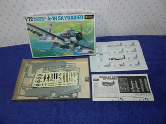 FUJIMI MCDONNELL DOUGLAS A-1H SKYRAIDER MODEL KIT 7A14 400
