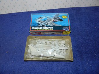 MPC DOUGLAS SKYRAY MODEL KIT 1-4211