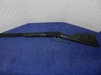 VINTAGE MATTEL CRRACKFIRE WINCHESTER TOY RIFLE