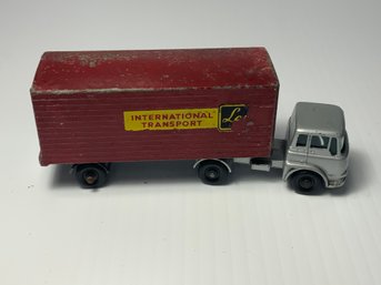 Matchbox M-1 Articulated Tyre Truck