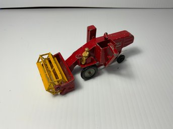 Matchbox M5 Massey Ferguson Combine Harvester