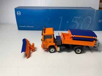 Conrad Collection 1:50 Man Snowplow Dumper Truck