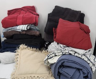 Lot Of Miscellaneous Linens & Towels