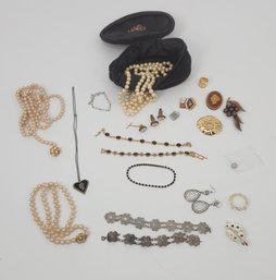 Miscellaneous Jewelry Lot Necklaces, Bracelets, Rings & Earrings