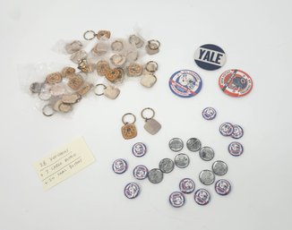 Lot Of 28 Items, Including Keychains, 3 Large Buttons (Yale, Chicago Wolves), 20 Small Buttons - Lot 13