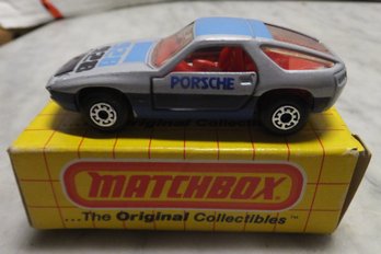 MATCH BOX PORSCHE 928