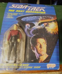 STAR TREK COMMANDER WILLIAM RIKER
