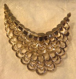 GOLD TONE FASHION PIN