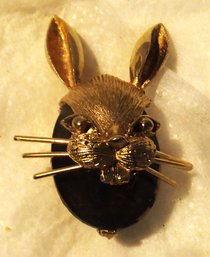 RABBIT PIN TOPAZ STONE BY BSK