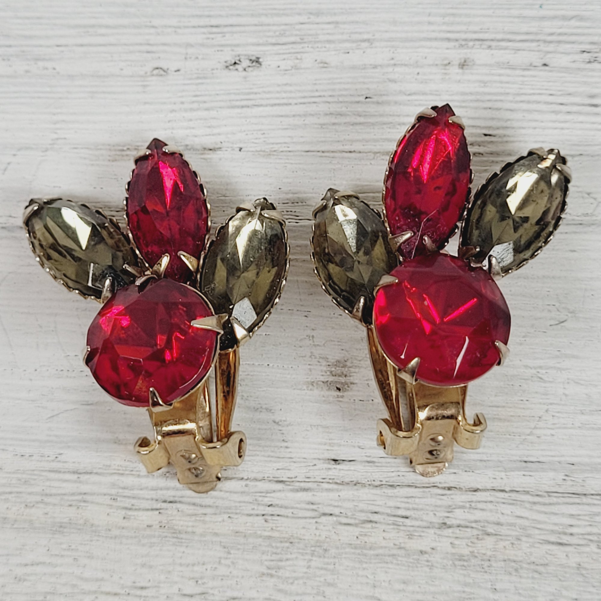 Vintage Red Rhinestone Earrings Gold-Tone Clip On Beautiful Design