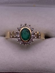 Elegant Emerald And Diamond 14 Kt Gold Ring