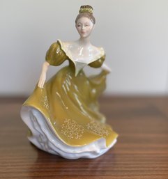 Vintage 1960s Royal Doulton 'Lynne' Figurine  HN 3239