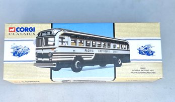 (C64) Corgi Classics 98600 GM 4502 Pacific Greyhound Lines