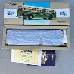 (C66) Corgi Classics 98604 General Motors 4507 Fifth Avenue