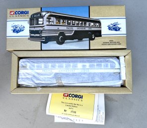 (C70)  Corgi Classics 98600 General Motors 4502 Pacific Greyhound Line