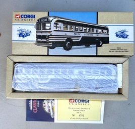 (E101) Corgi Classics 98600 General Motors 4502 Pacific Greyhound Lines