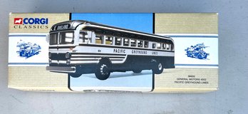 (E102) Corgi Classics 98600 General Motors 4502 Pacific Greyhound Lines