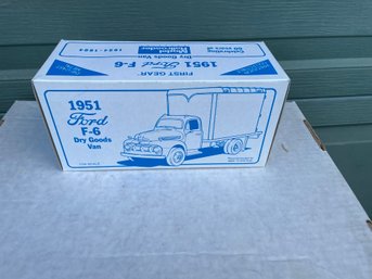 (P23) Model RailRoader Die-Cast 1951 Ford F-6 Dry Goods Van