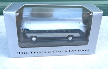 (P19) The Truck & Coach Division American Precision Models - Die Cast City Bus