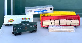 (C122) Lot Of Train Cars By Lionel - Toys R Us